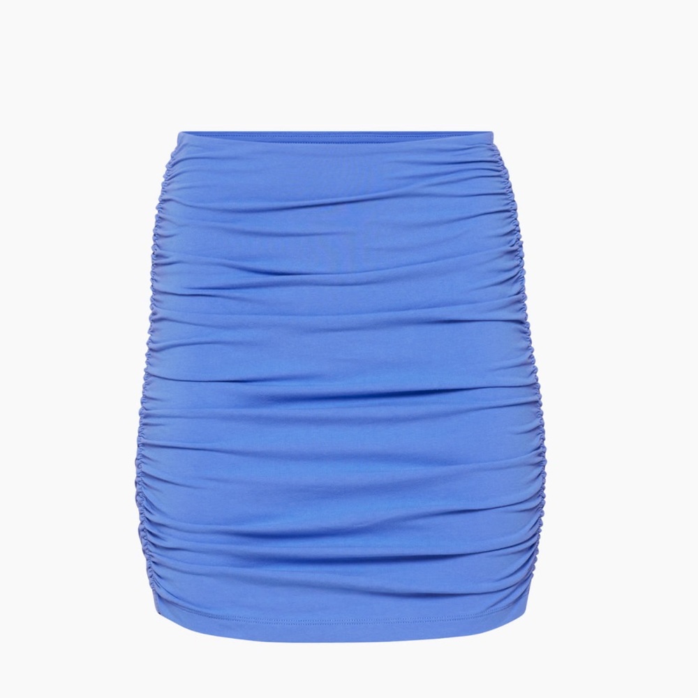 Aritzia TNA blue ruched mini skirt #summer #goingout